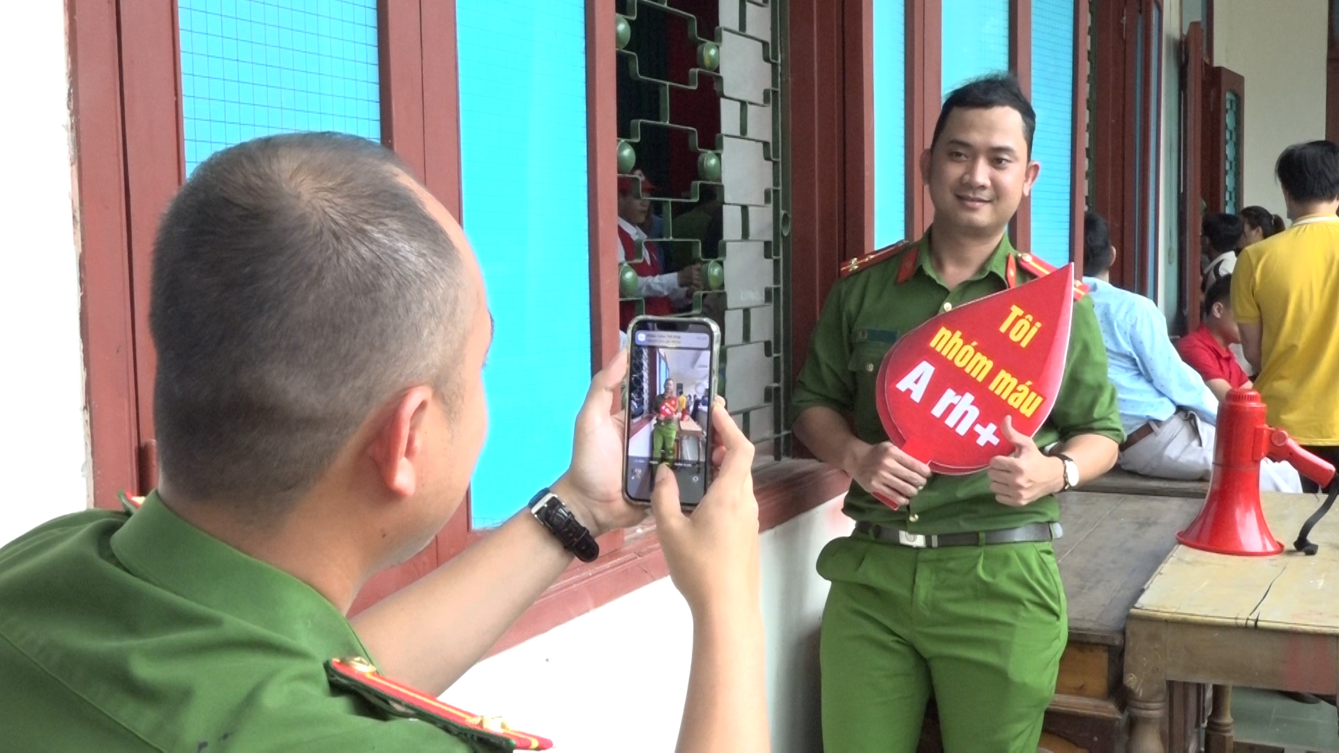 công an hiến máu