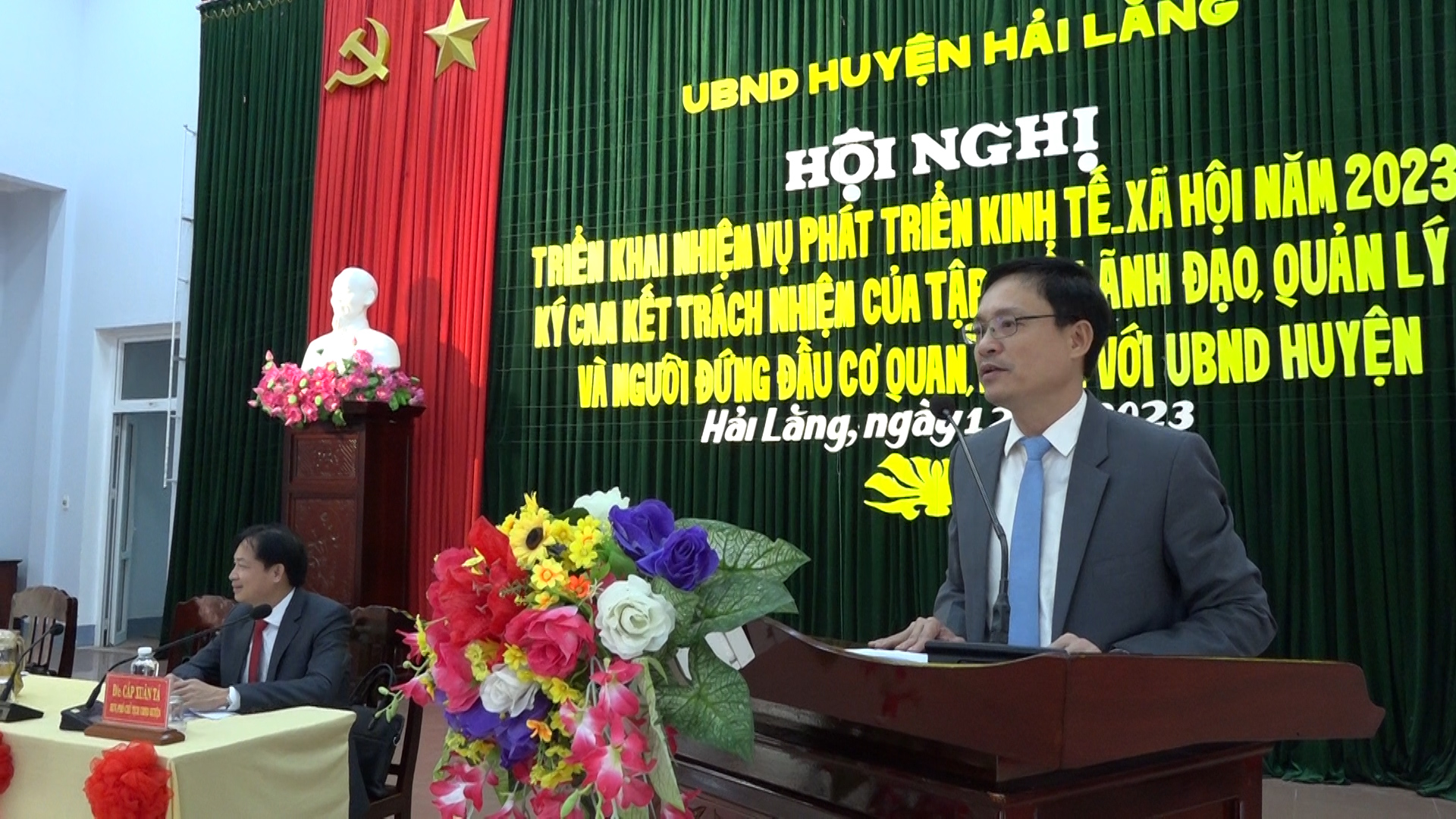 Đ/c Lê Đức Thịnh-Chủ tịch UBND huyện phát biểu tại hội nghị