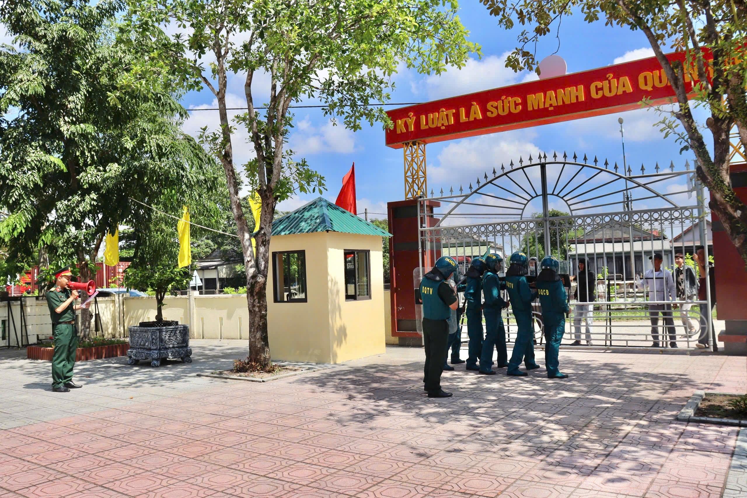 Ban Chỉ huy Quân sự xã Hải Lăng tổ chức luyện tập phương án chiến đấu bảo vệ cơ quan, đơn vị