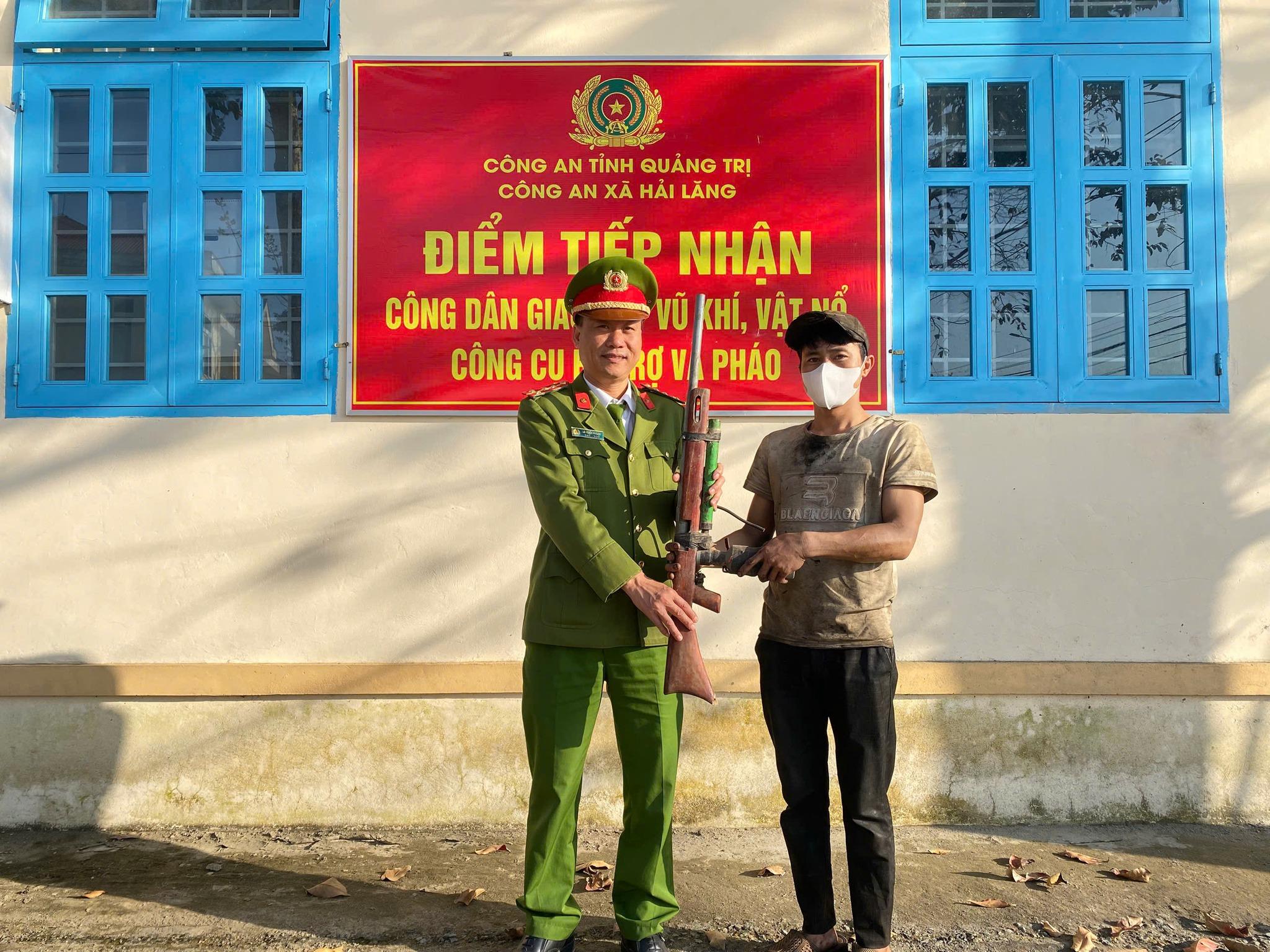 Tuyên truyền, vận động Nhân dân chủ động giao nộp vũ khí, vật liệu nổ, công cụ hỗ trợ và pháo