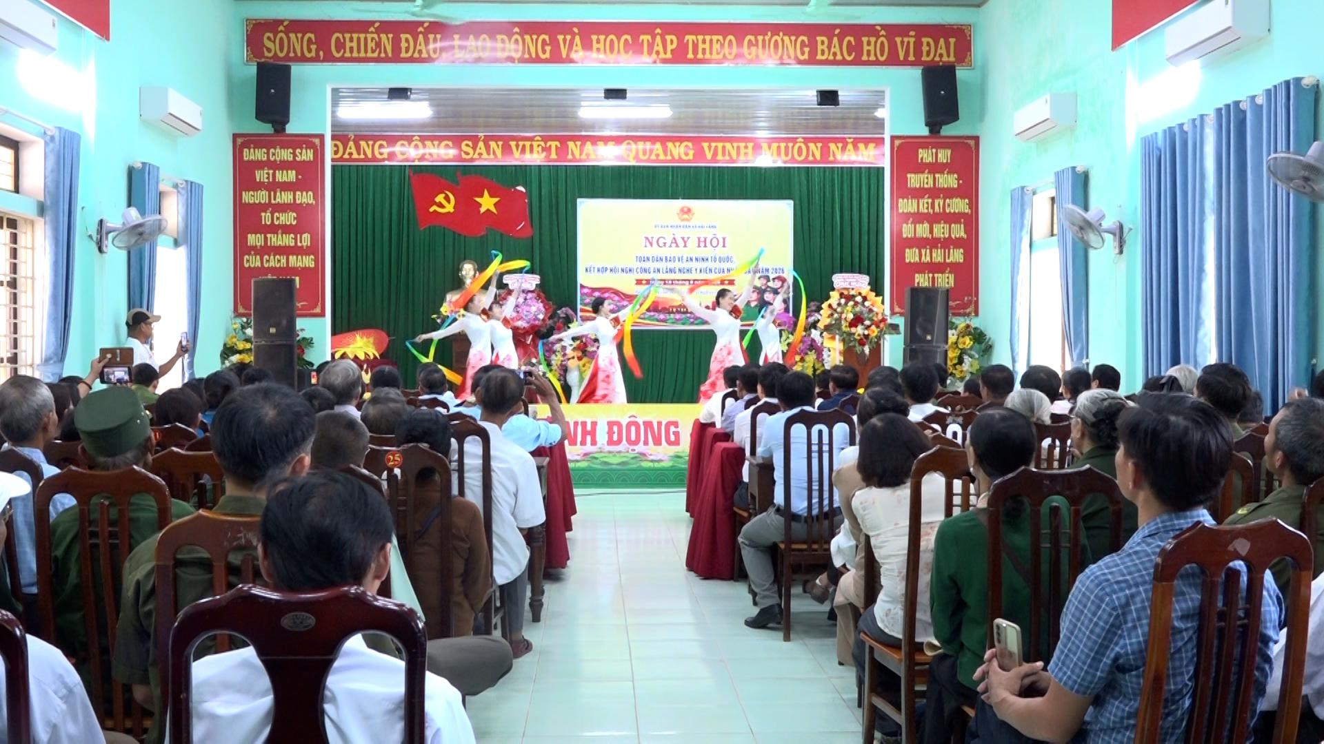 Ngày hội toàn dân bảo vệ an ninh Tổ quốc kết hợp hội nghị Công an lắng nghe ý kiến của Nhân dân...