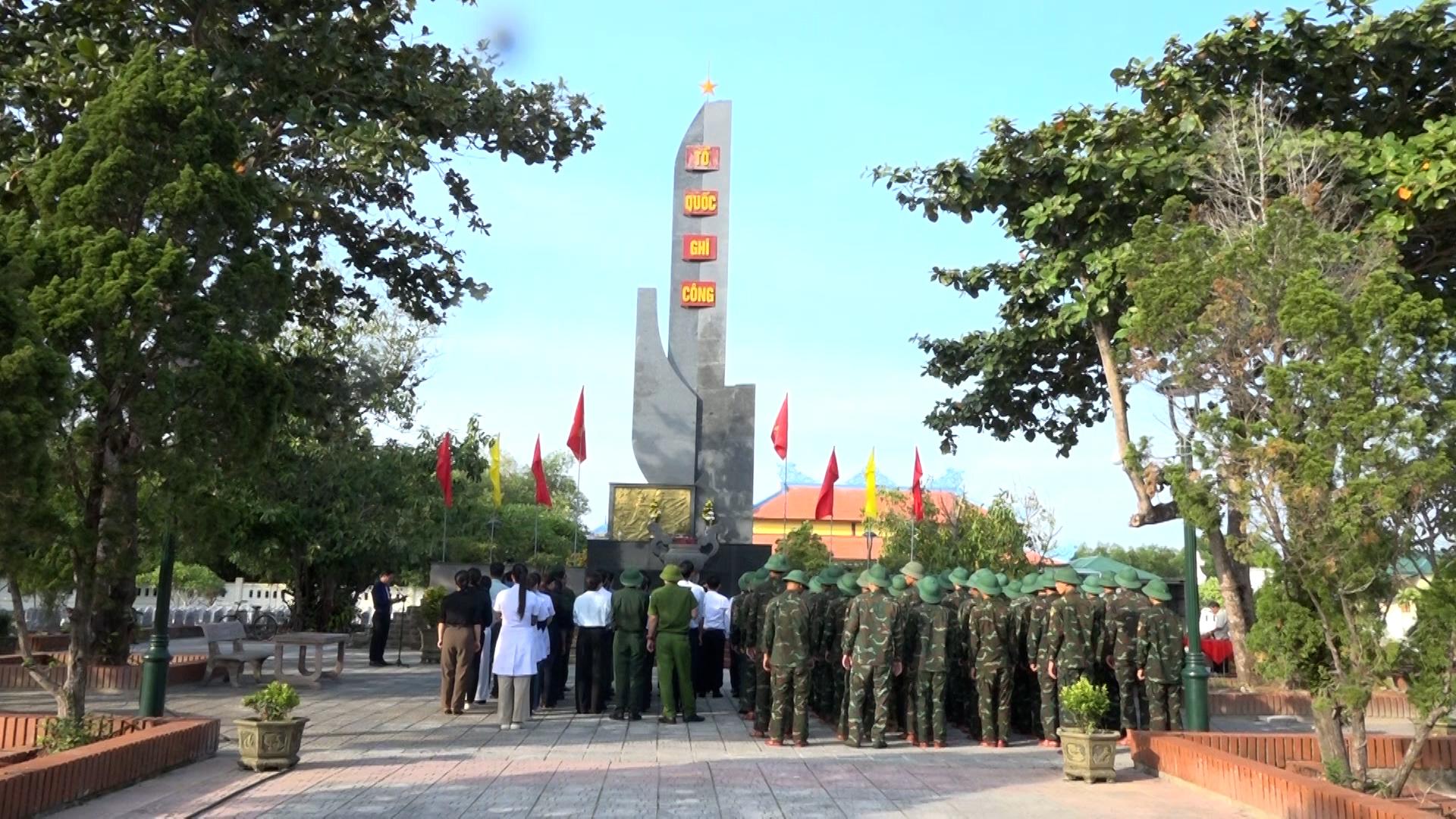 Hải Lăng viếng, dâng hương và triển khai công tác lấy mẫu, số hoá thông tin, bàn giao mẫu hài cốt...