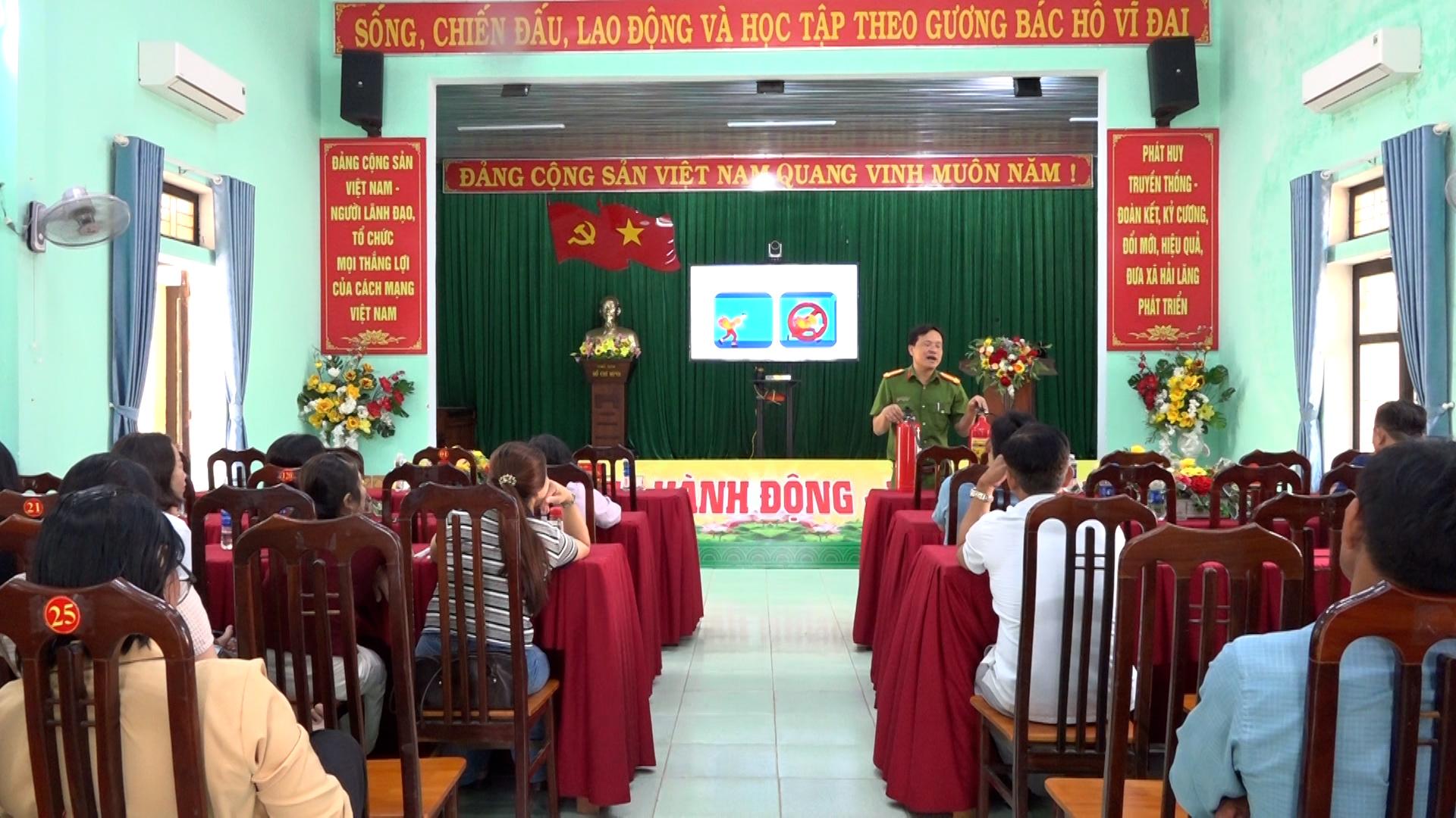 Xã Hải Lăng tổ chức huấn luyện nghiệp vụ phòng cháy, chữa cháy và cứu nạn, cứu hộ