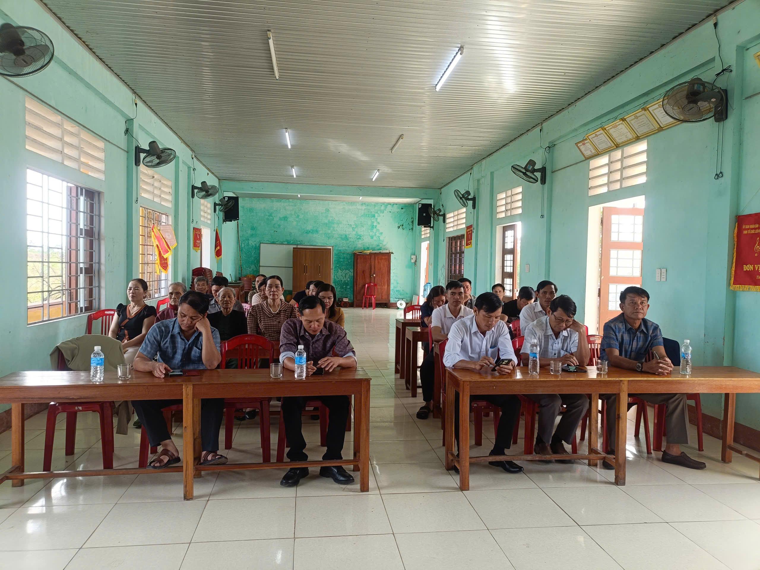 Các ứng cử viên HĐND xã tiếp xúc cử tri tại đơn vị bầu cử số 07, thôn Tân Phước và thôn Trường Phước