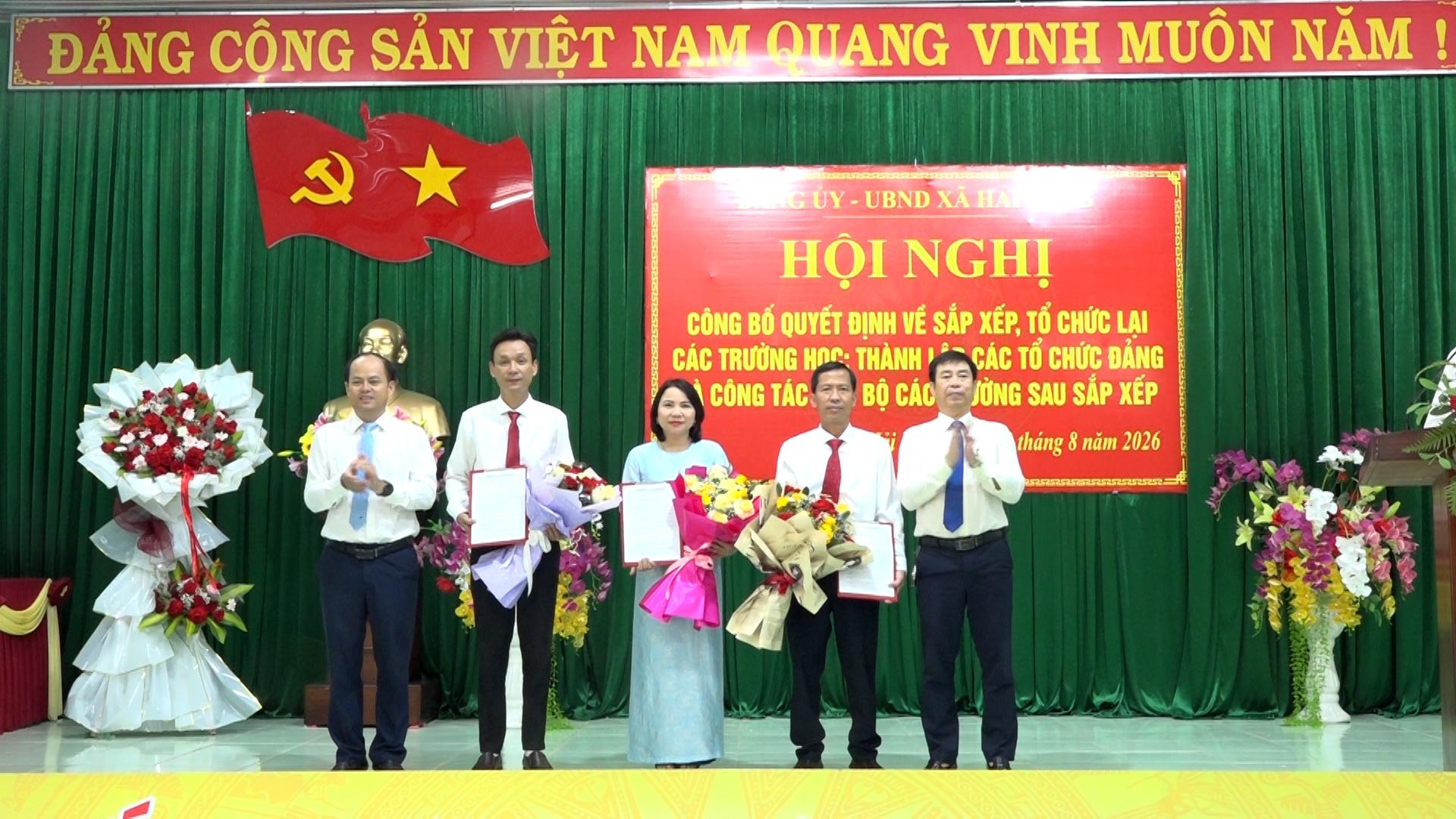 Công bố các quyết định về sắp xếp, tổ chức lại các trường học, thành lập tổ chức Đảng và công tác...