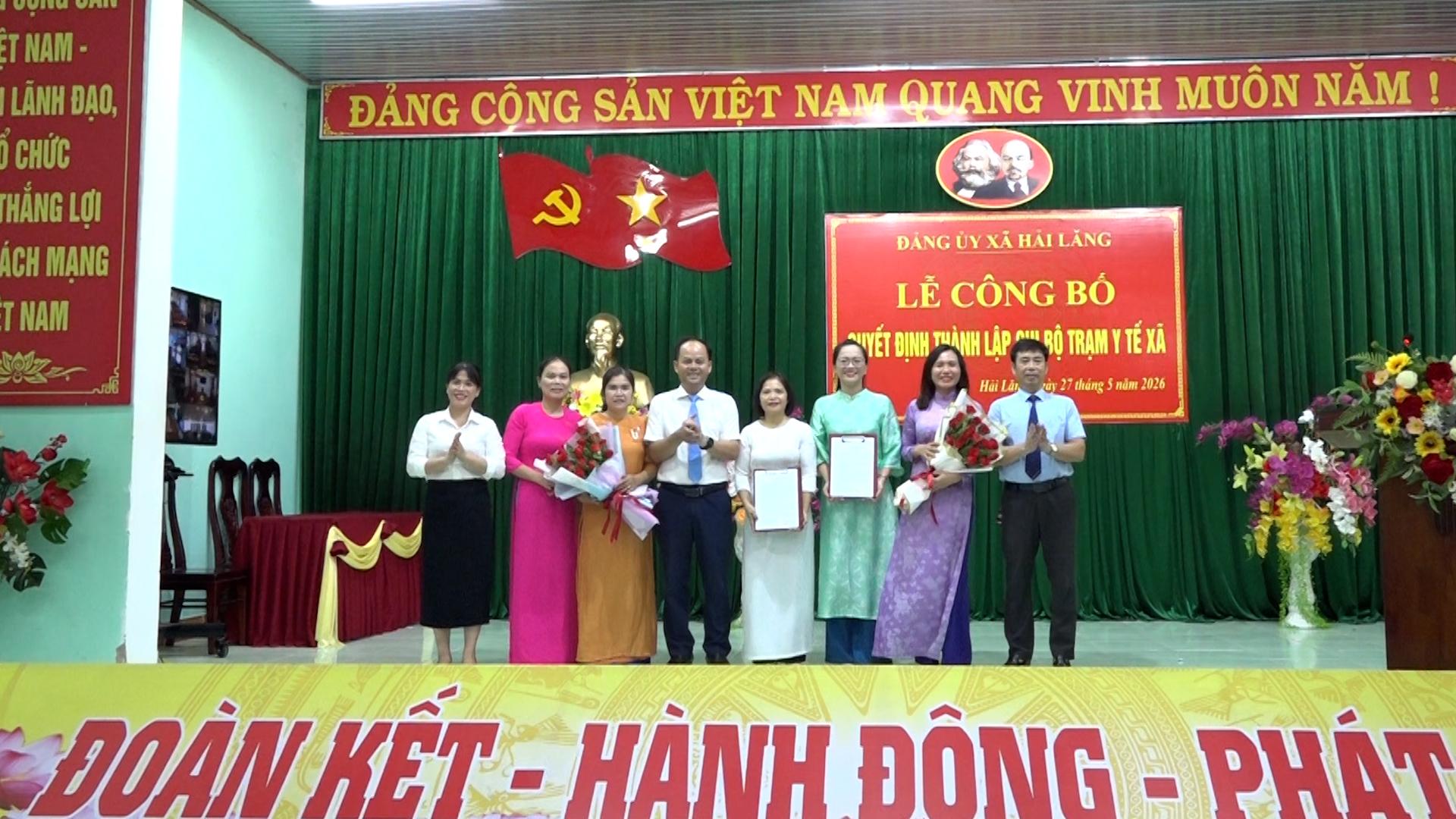 Công bố quyết định thành lập Chi bộ Trạm Y tế xã Hải Lăng