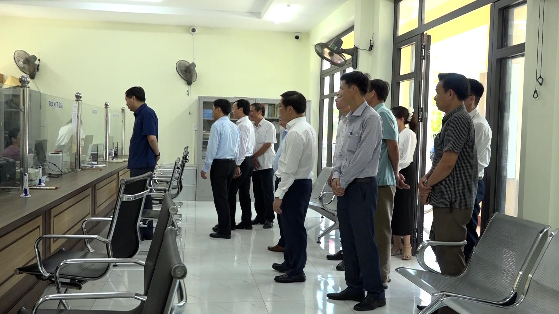 Bí thư Tỉnh ủy kiểm tra các điều kiện thành lập và vận hành xã mới